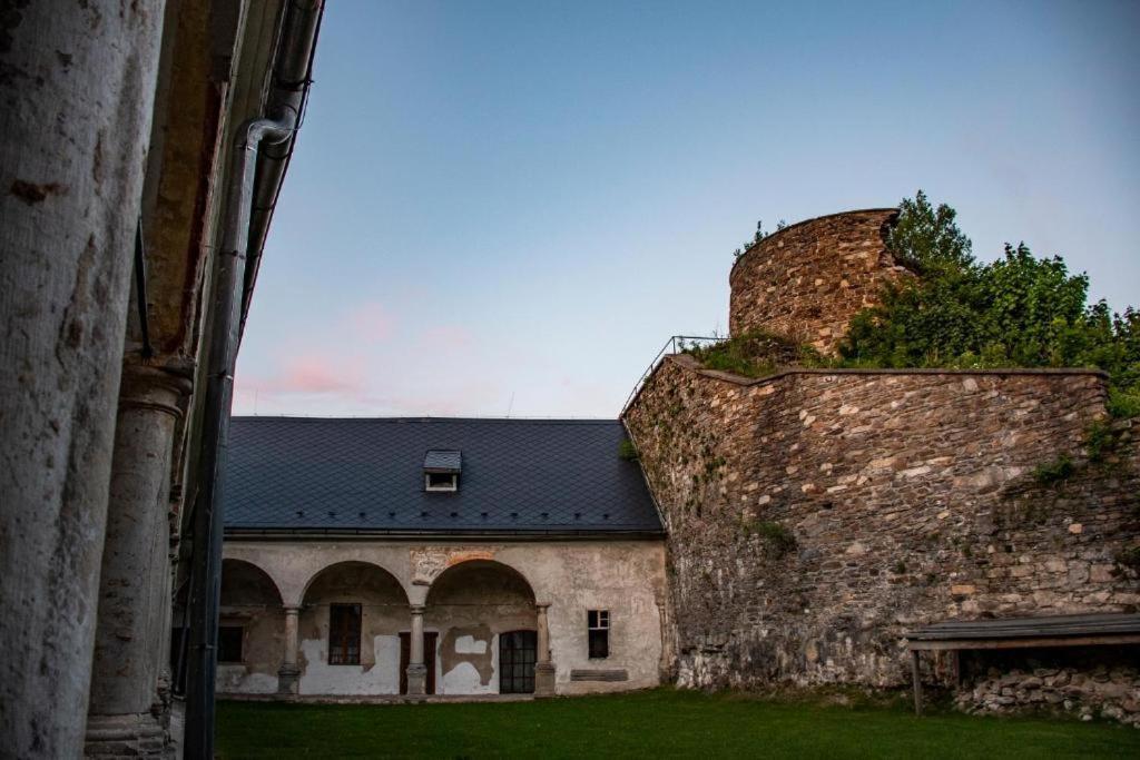 Zamek Kolstejn - Hotel Chateau Goldenstein Branná エクステリア 写真