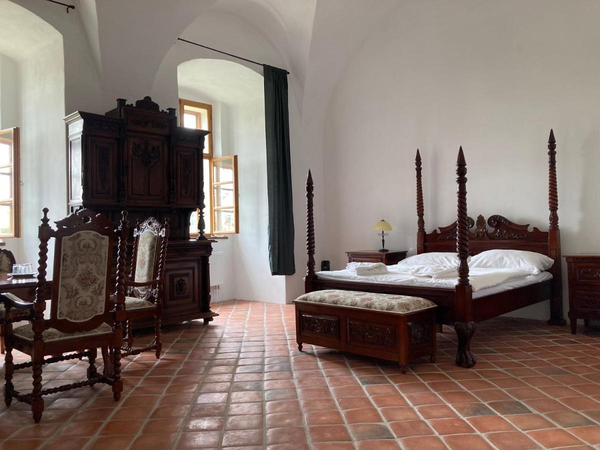 Zamek Kolstejn - Hotel Chateau Goldenstein Branná エクステリア 写真