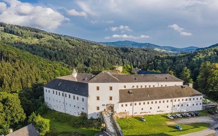 Zamek Kolstejn - Hotel Chateau Goldenstein Branná エクステリア 写真