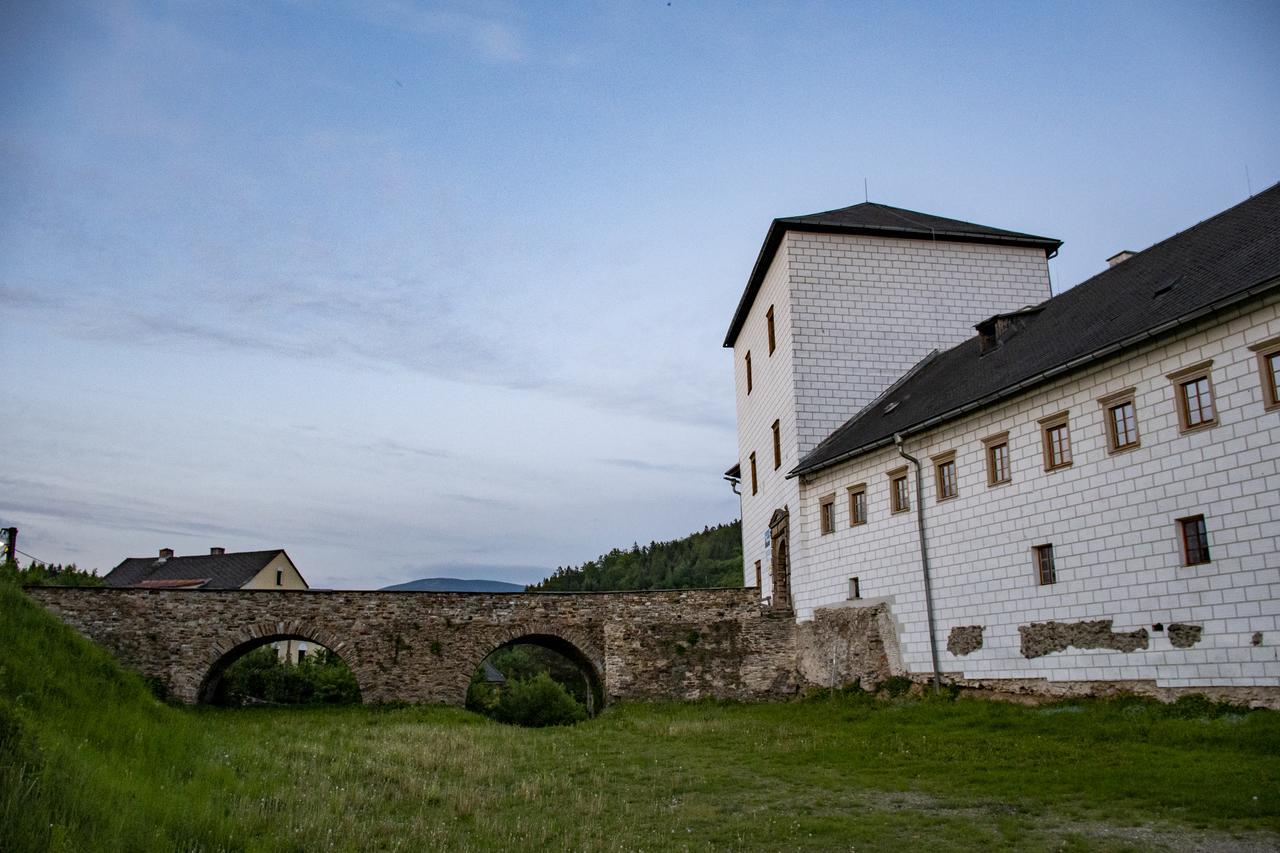 Zamek Kolstejn - Hotel Chateau Goldenstein Branná エクステリア 写真