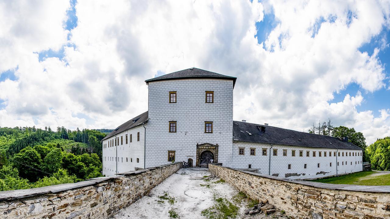 Zamek Kolstejn - Hotel Chateau Goldenstein Branná エクステリア 写真