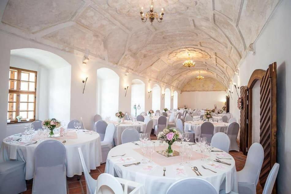 Zamek Kolstejn - Hotel Chateau Goldenstein Branná エクステリア 写真